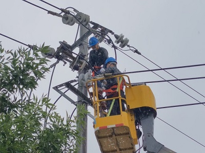 河南遭遇重大汛情</p><p>　　国家电网迅速组织力量防汛救灾保供电