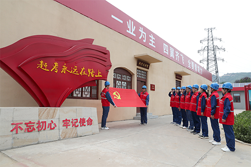 全面贯彻习近平新时代中国特色社会主义思想 在新时代新征程上赢得更加伟大的胜利和荣光