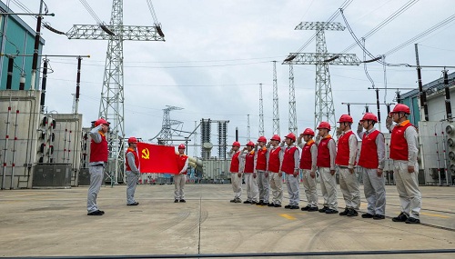 学习贯彻十九届六中全会精神<br>在新时代新征程上展现新作为